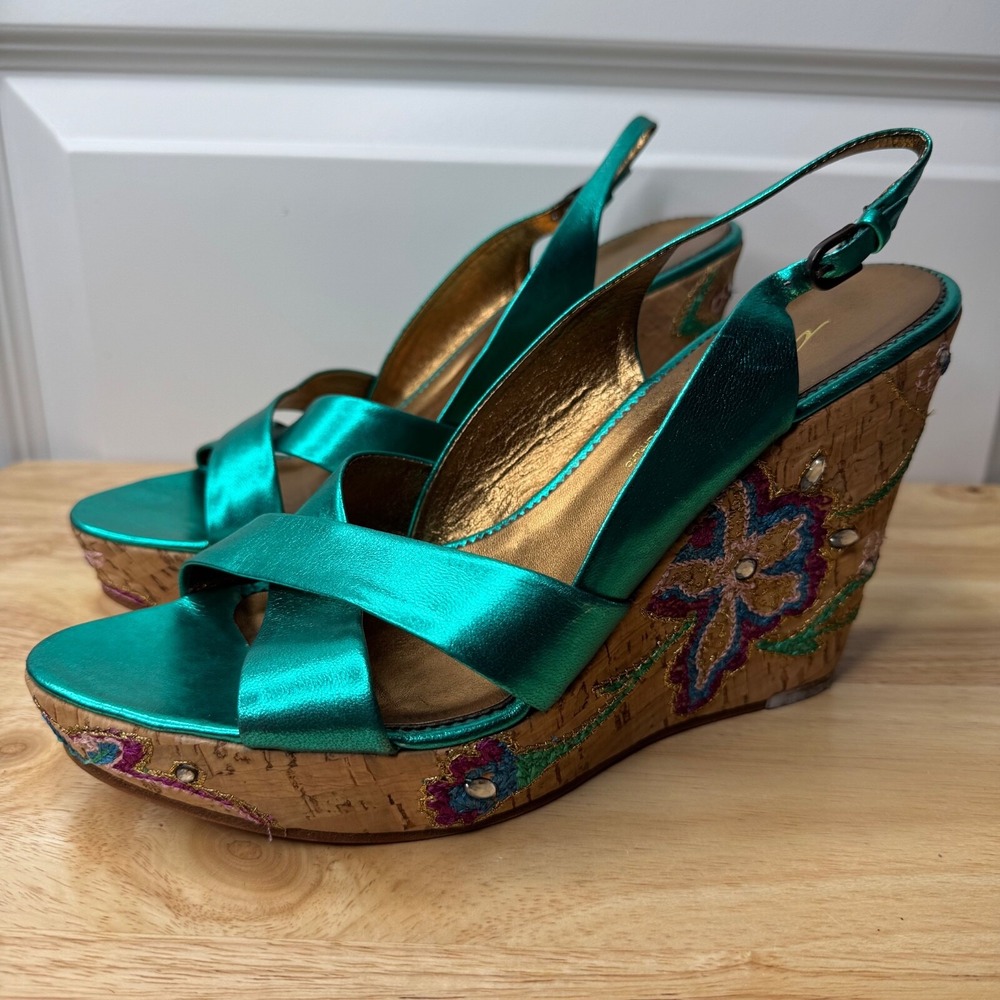 UNIQUE TEAL LEATHER WEDGES WITH FLORAL EMBELLISHMENT BY VINCE CAMUTO SIZE 8.5